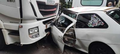 Acidente deixa condutor gravemente ferido na BR 277 em Laranjeiras do Sul.
